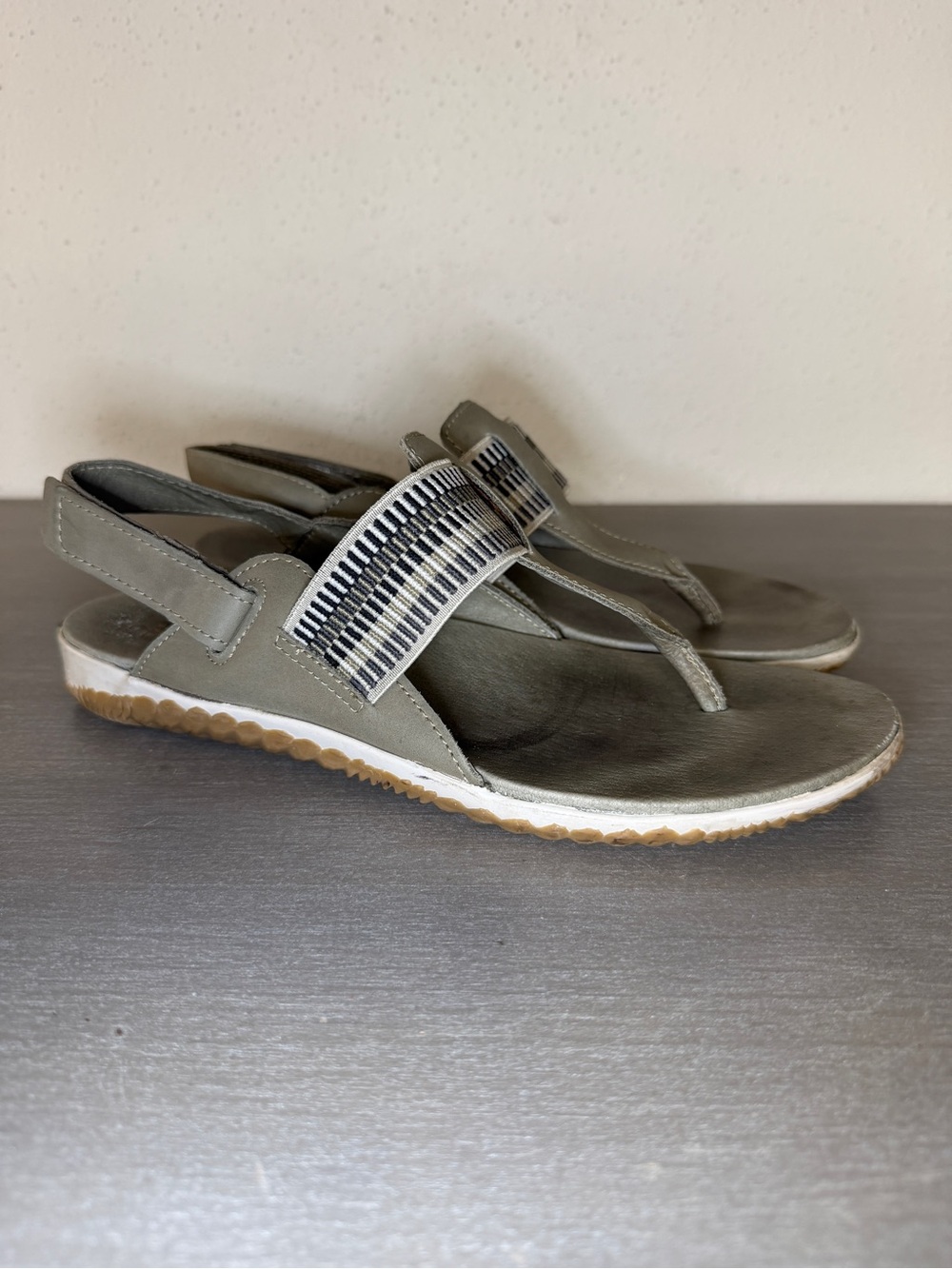 Sorel Flip Flops T-Strap Thong Leather Sandals Womens Size 9.5